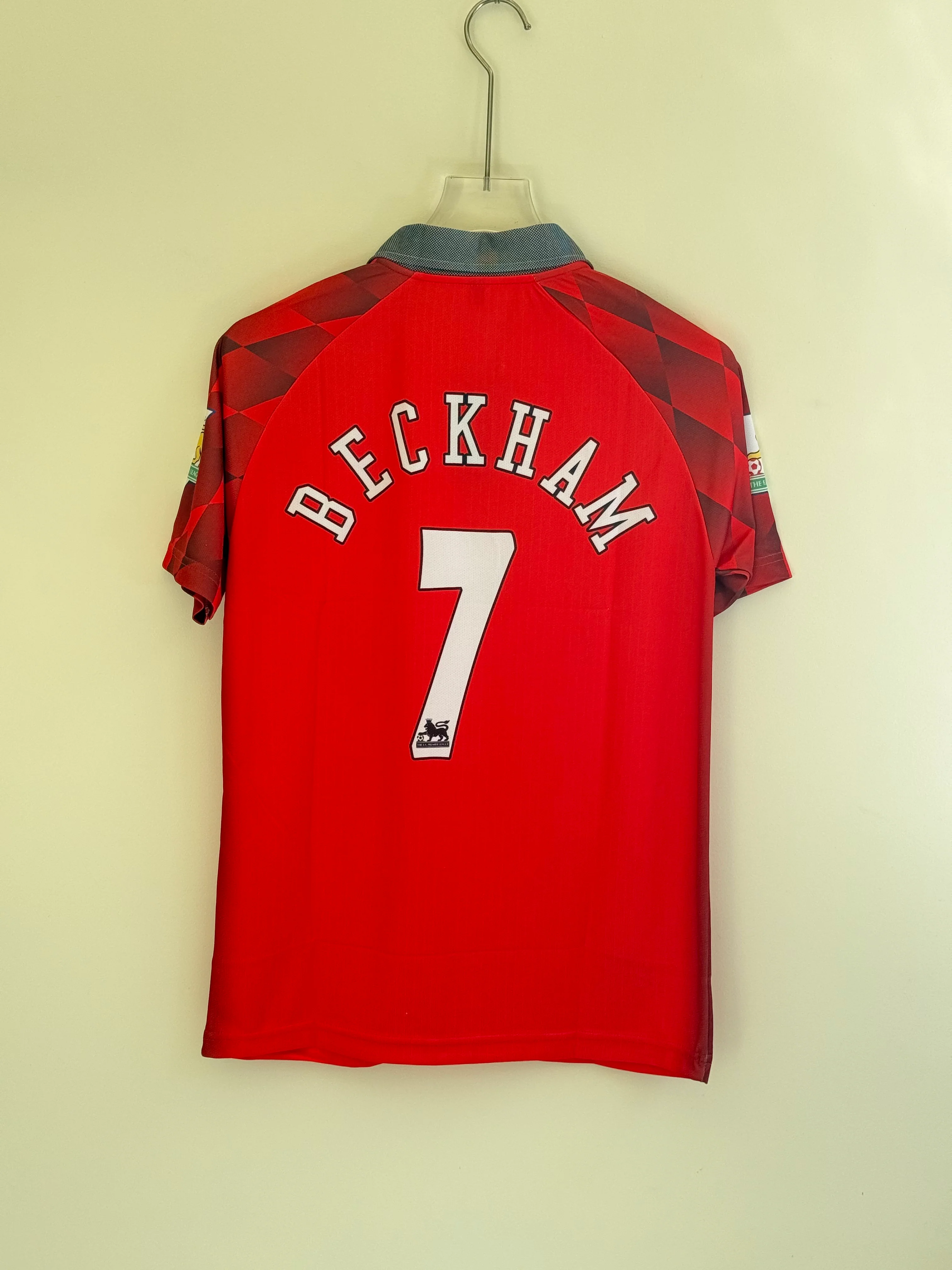 BECKHAM UNITED 1996 HOME KIT POLO EMBROIDERY - Image 3